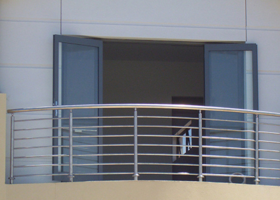 China Diseño estable de barandillas de acero estructural para salientes decorativos prácticos de balcón proveedor