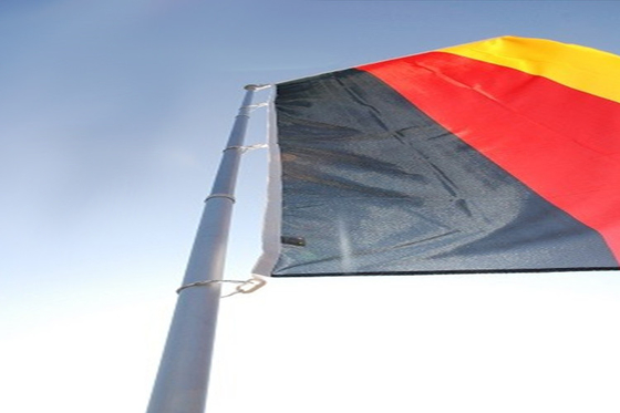 China Bandera postes a prueba de ruido, asta de bandera al aire libre con construido en cuerda de acero inoxidable proveedor