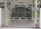 Puertas de seguridad de acero inoxidable de superficie lisa, puertas de acero modernas con logotipo con placa de identificación proveedor